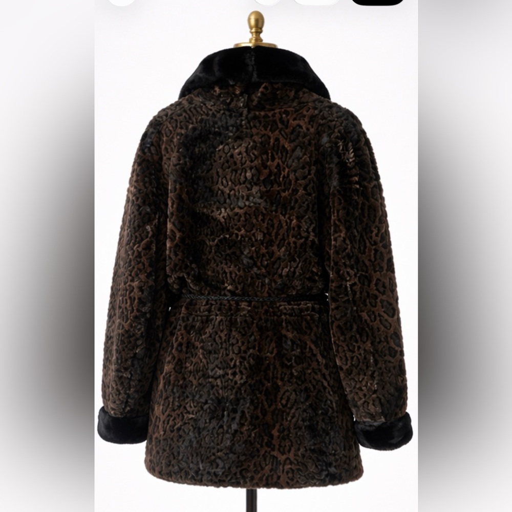 Vintage Made in USA Leopard Faux Fur Coat • Belted • Excellent Condition - Picture 2 of 9